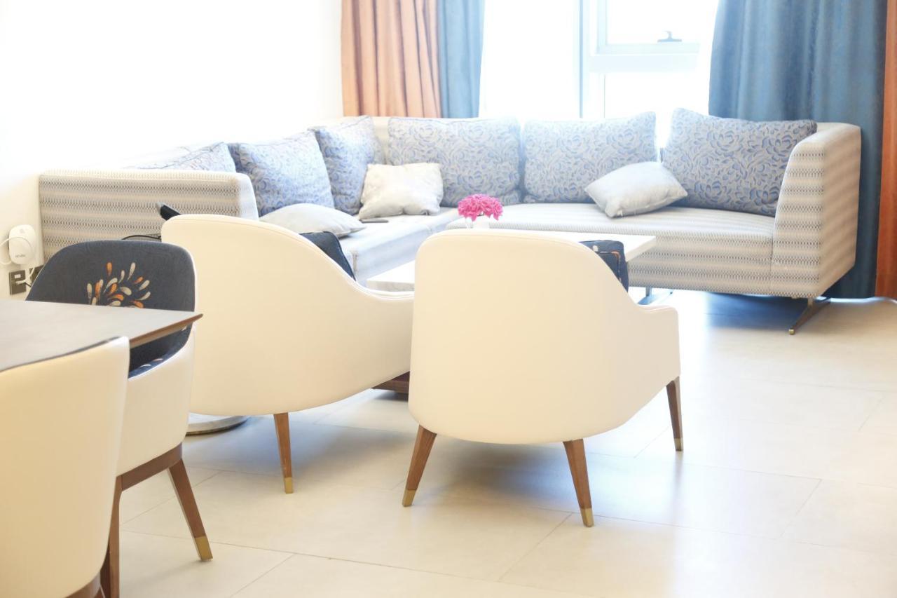 Waterfront Hotel Apartment Lusail Exterior foto A living room in a modern apartment